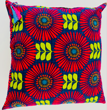 Load image into Gallery viewer, Modern Floral pillow
