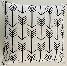 Load image into Gallery viewer, Arrow print throw pillow
